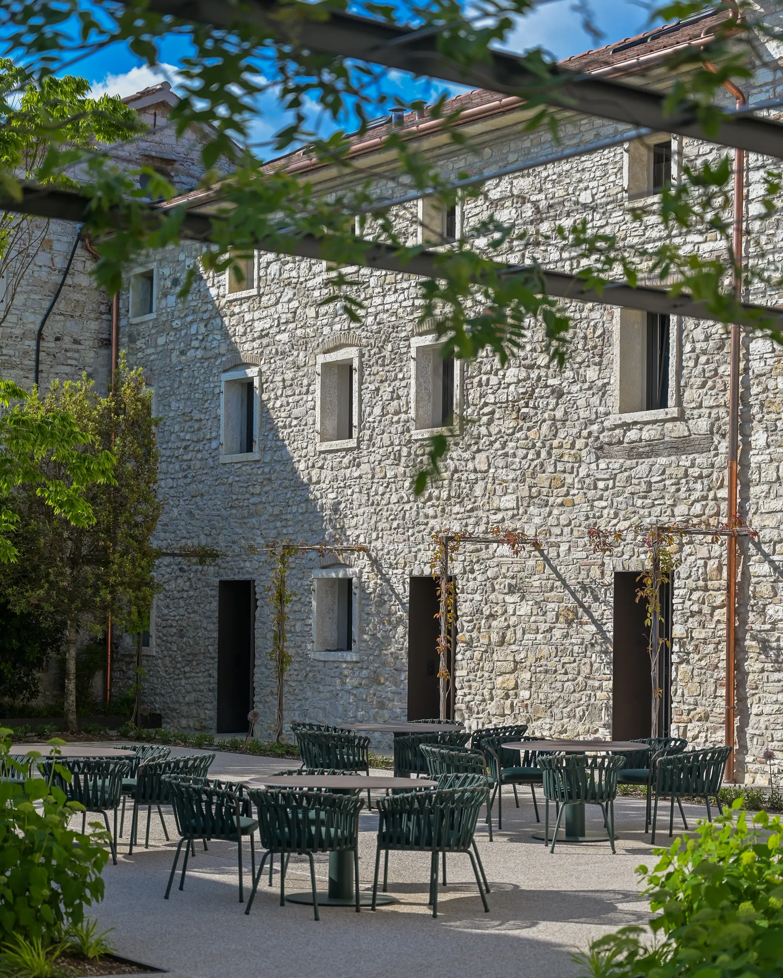 Der Innenhof des Al Toro Bistrò unter der Pergola